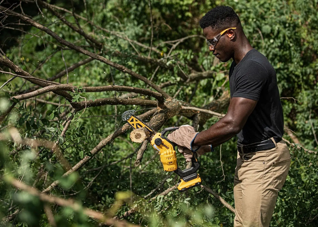 DeWALT  Sega da potatura a batteria 18V 20 cm, 1x batteria 5,0 Ah, caricabatterie DCMPS520P1