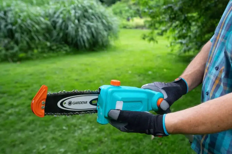 Gardena - Motosega da potatura a batteria 18V TCS 20/18V P4A, 20 cm, 1 batteria da 2,5 Ah, caricabatteria 14770-20
