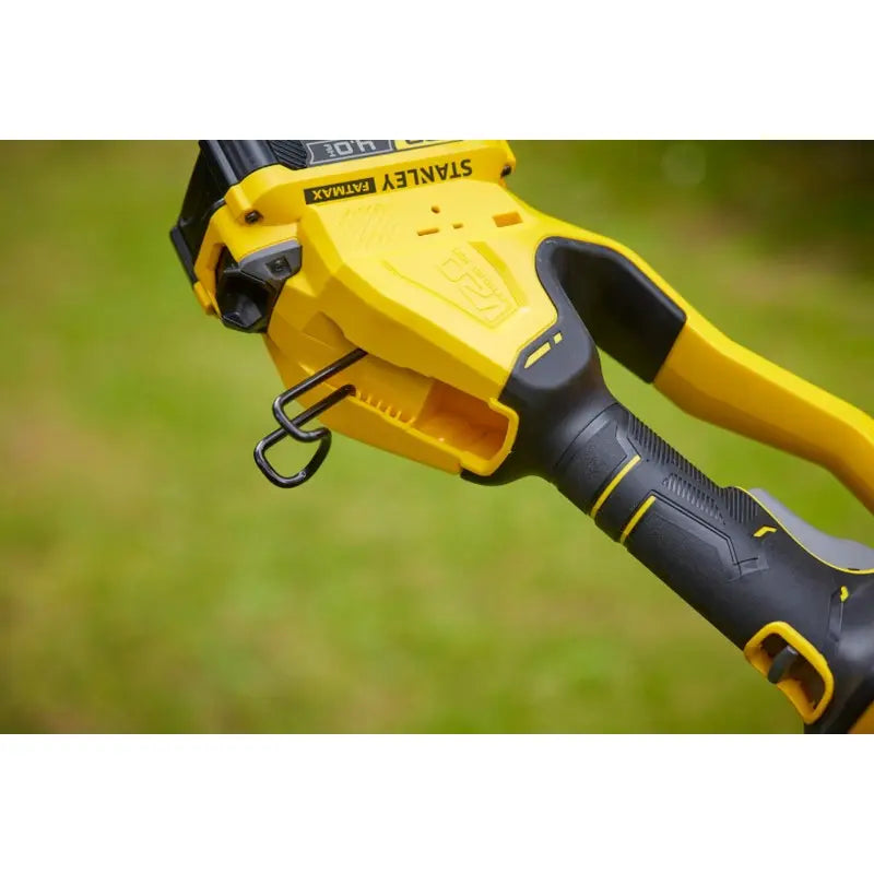 Stanley Attrezzature da giardino - Motosega da potatura a batteria 18V 20 cm, 1 batteria Li-Ion da 4,0 Ah, caricabatterie SFMCPS620M1-QW