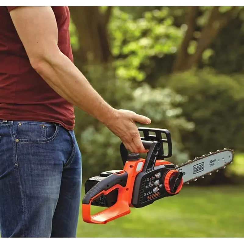 BLACK+DECKER Motosega a batteria 36V 30 cm, 1 batteria 2,5 Ah Li-Ion, caricabatterie GKC3630L25-QW