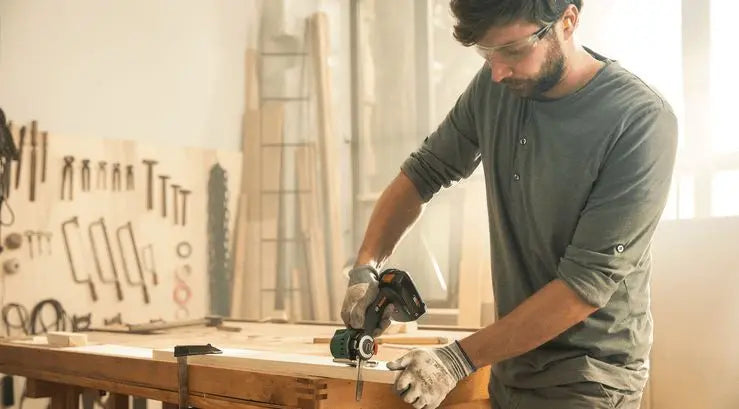 Bosch Utensili - Motosega a batteria 18V, 1x batteria 2,5 Ah Li-Ion, caricabatterie 06033D5101