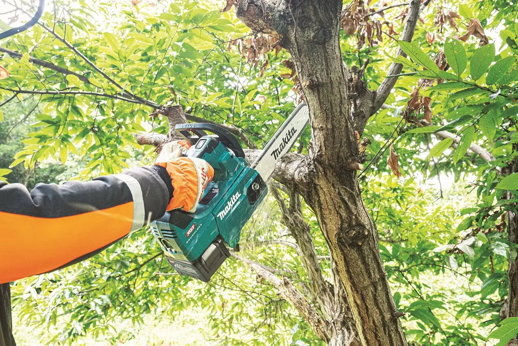 Makita Utensili - Motosega a batteria 40V 35 cm, 1x batteria Li-ion XGT 4,0 Ah, caricabatterie UC004GM102