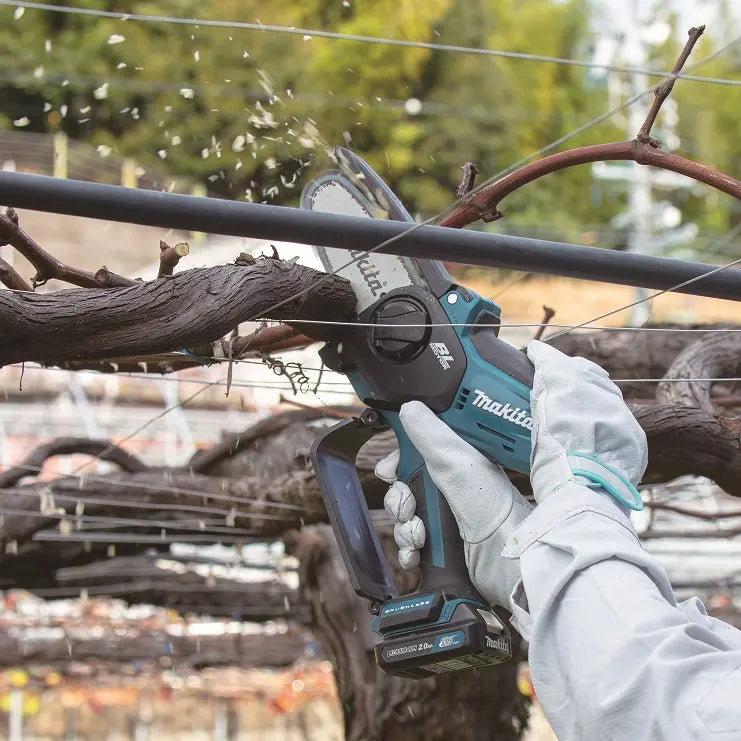 Makita Attrezzature da giardino - 12V AKU sega per potatura 10 cm, 1x batteria Li-ion CXT 2,0 Ah, caricabatterie UC100DWA01